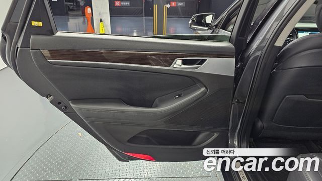 Genesis G80 3.3 GDI AWD Luxury 2017 — фото 25