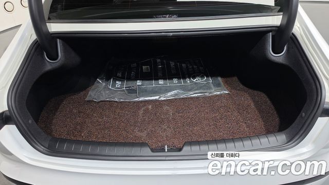 Hyundai Grandeur (GN7) 2,5 Gasoline 2WD Exclusive 2023 — фото 16