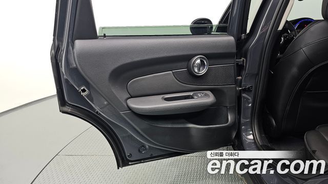 MINI Cooper S Clubman Standard 2nd 2021 — фото 25