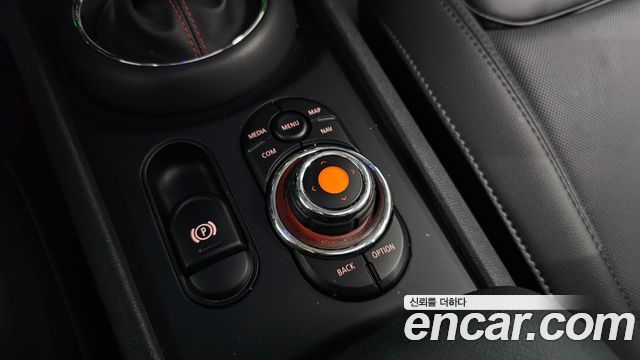 MINI Cooper S Clubman Standard 2nd 2021 — фото 34