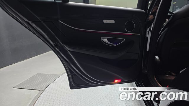 Mercedes-Benz E-Class (W213) E250 AMG Line 2023 — фото 25