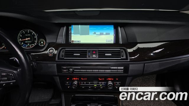 BMW 5 Series (F10) 528i xDrive M Aero Dynamic 2016 — фото 17