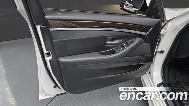 BMW 5 Series (F10) 528i xDrive M Aero Dynamic 2016 — фото 30
