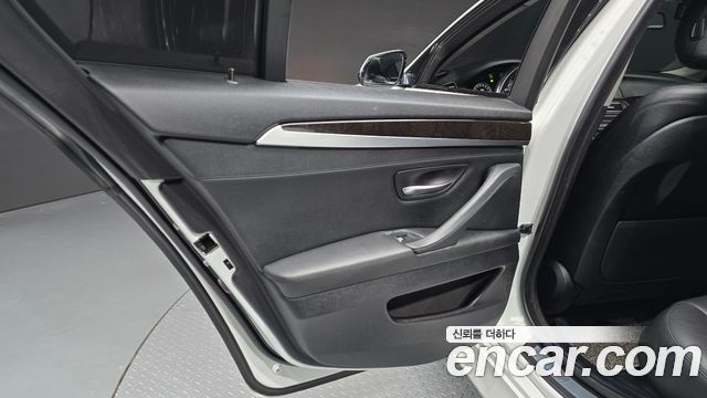 BMW 5 Series (F10) 528i xDrive M Aero Dynamic 2016 — фото 31