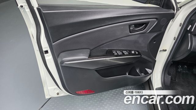 KG Mobility (SsangYong) Tivoli Air 1.5 A5 2WD 2023 — фото 24