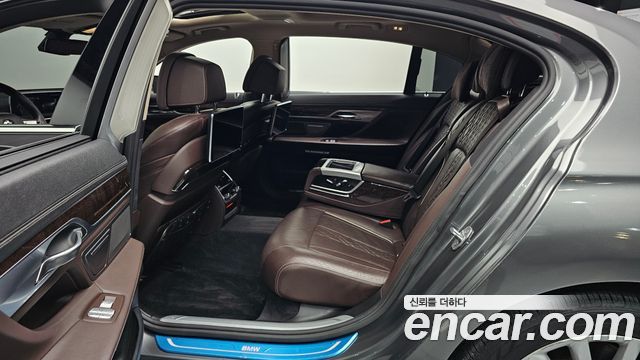 BMW 7 Series (G11) 740Ld xDrive 2016 — фото 11