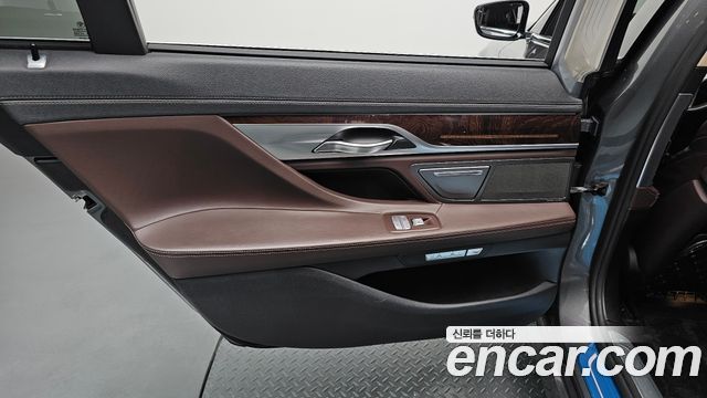 BMW 7 Series (G11) 740Ld xDrive 2016 — фото 25
