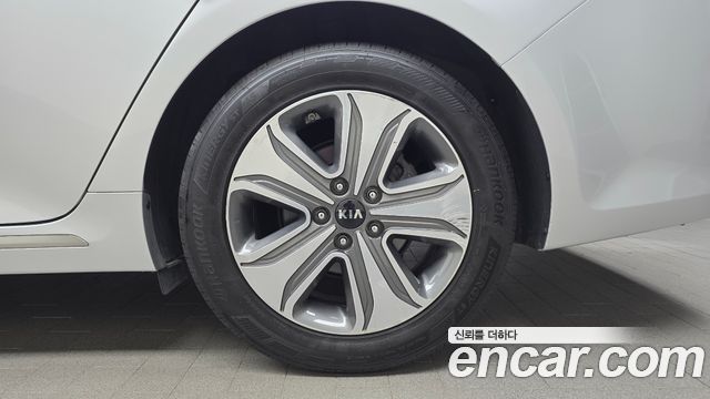 Kia K5 Hybrid (II) Noblesse 2016 — фото 21