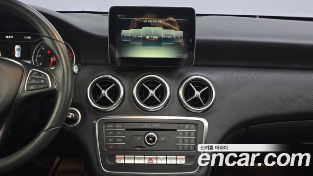 Mercedes-Benz A-Class (W176) A200 2017 — фото 19