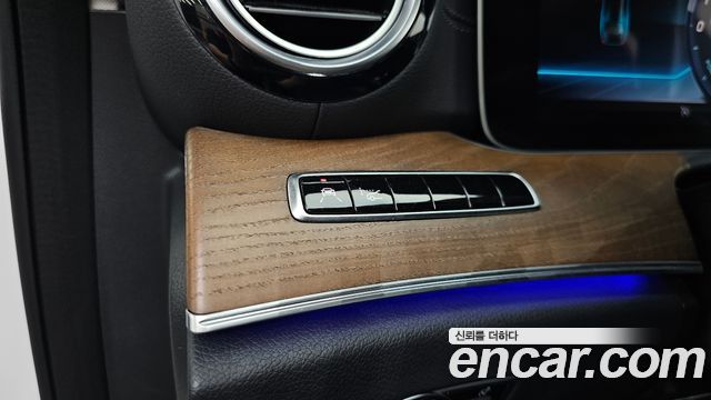 Mercedes-Benz E-Class (W213) E300e Exclusive 2019 — фото 17