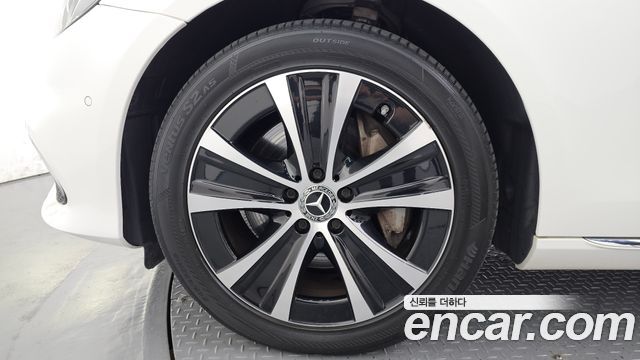 Mercedes-Benz E-Class (W213) E300e Exclusive 2019 — фото 21