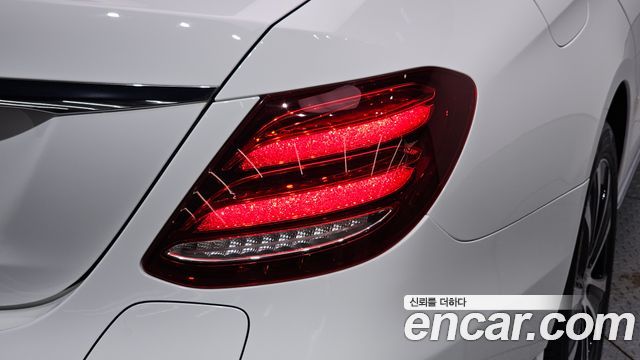 Mercedes-Benz E-Class (W213) E300e Exclusive 2019 — фото 23