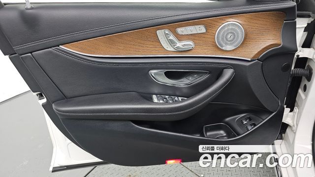 Mercedes-Benz E-Class (W213) E300e Exclusive 2019 — фото 24