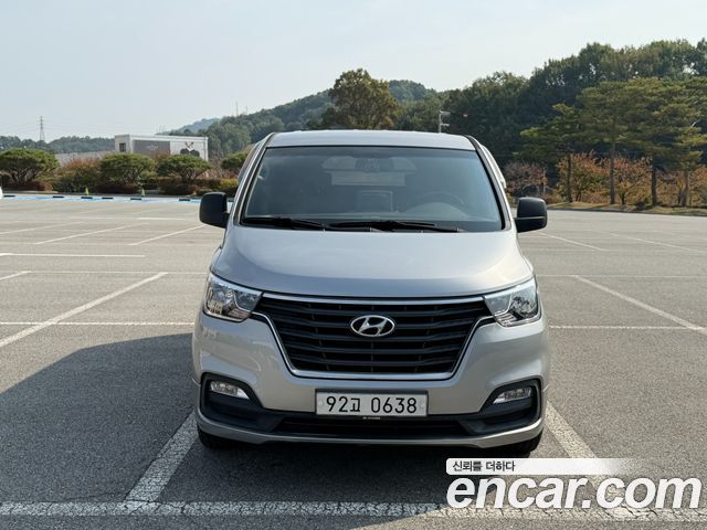 Hyundai Grand Starex Van 5-Seater Smart