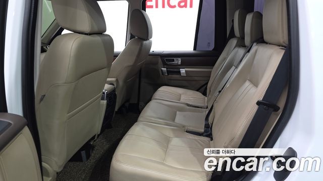 Land Rover Discovery 4 3.0 SDV6 SE 2016 — фото 12