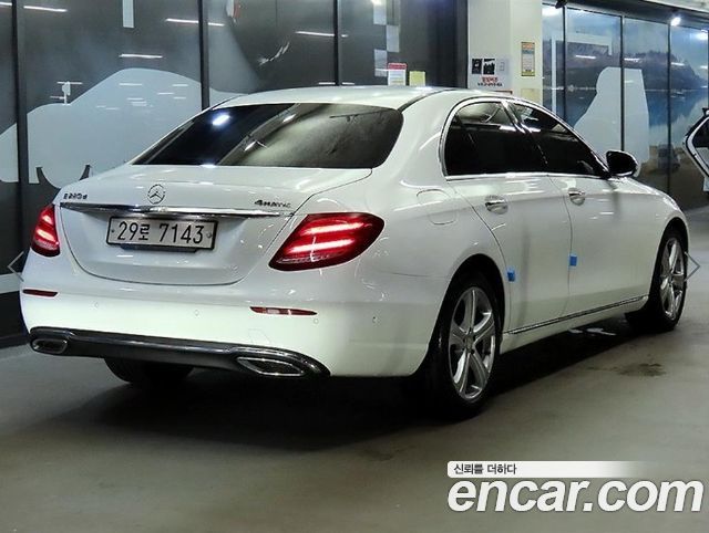Mercedes-Benz E-Class (W213) E220d 4MATIC Avantgarde 2017 — фото 4