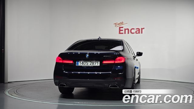 BMW 5 Series (G30) 520i M Sport 2023 — фото 4