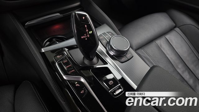 BMW 5 Series (G30) 520i M Sport 2023 — фото 9