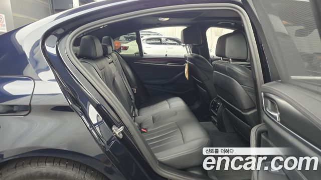 BMW 5 Series (G30) 520i M Sport 2023 — фото 11