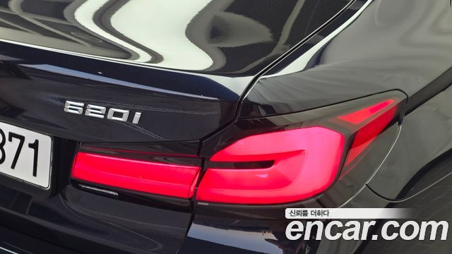 BMW 5 Series (G30) 520i M Sport 2023 — фото 23