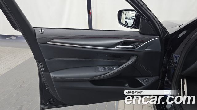 BMW 5 Series (G30) 520i M Sport 2023 — фото 24