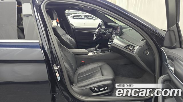 BMW 5 Series (G30) 520i M Sport 2023 — фото 26