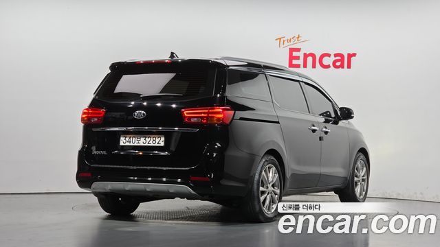 Kia Carnival 9-Seater Prstige 2020 — фото 2
