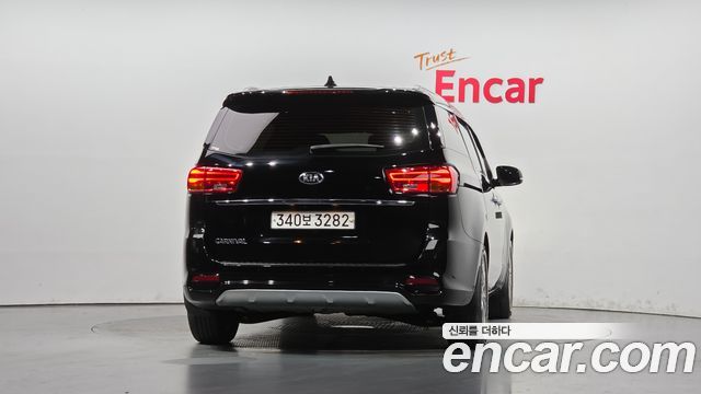 Kia Carnival 9-Seater Prstige 2020 — фото 4