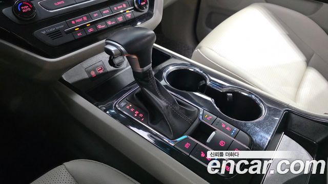 Kia Carnival 9-Seater Prstige 2020 — фото 9