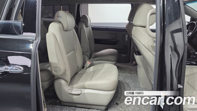 Kia Carnival 9-Seater Prstige 2020 — фото 11
