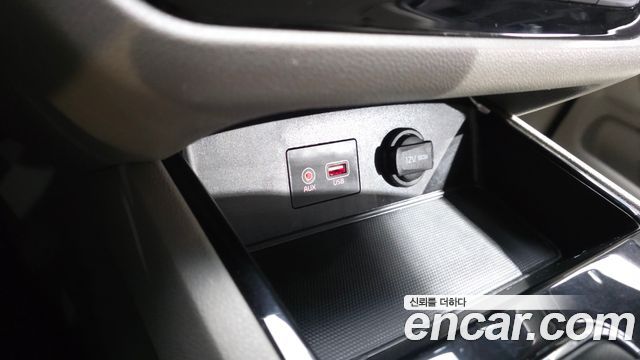 Kia Carnival 9-Seater Prstige 2020 — фото 12