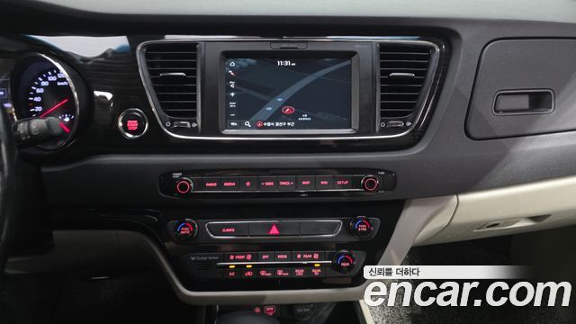 Kia Carnival 9-Seater Prstige 2020 — фото 13