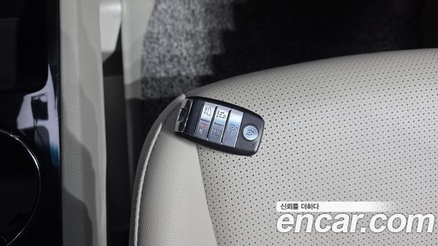 Kia Carnival 9-Seater Prstige 2020 — фото 16