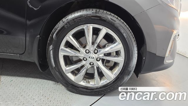 Kia Carnival 9-Seater Prstige 2020 — фото 21