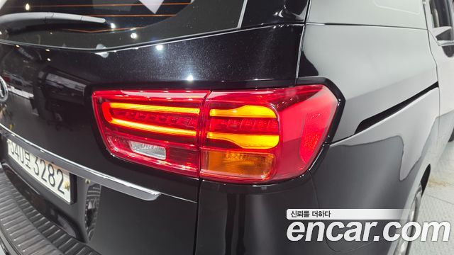 Kia Carnival 9-Seater Prstige 2020 — фото 23