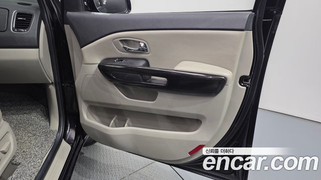 Kia Carnival 9-Seater Prstige 2020 — фото 24
