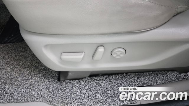 Kia Carnival 9-Seater Prstige 2020 — фото 25