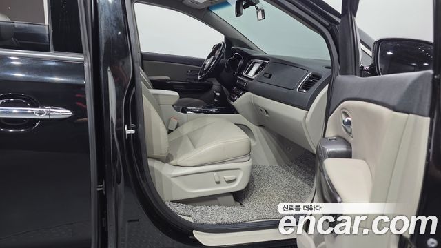 Kia Carnival 9-Seater Prstige 2020 — фото 26