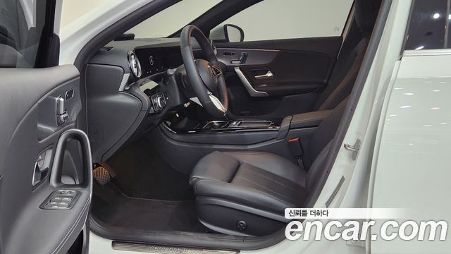 Mercedes-Benz A-Class (W177) A220 Hatchback 2026 — фото 10