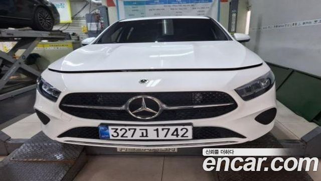 Mercedes-Benz A-Class (W177) A220 Hatchback 2026 — фото 23