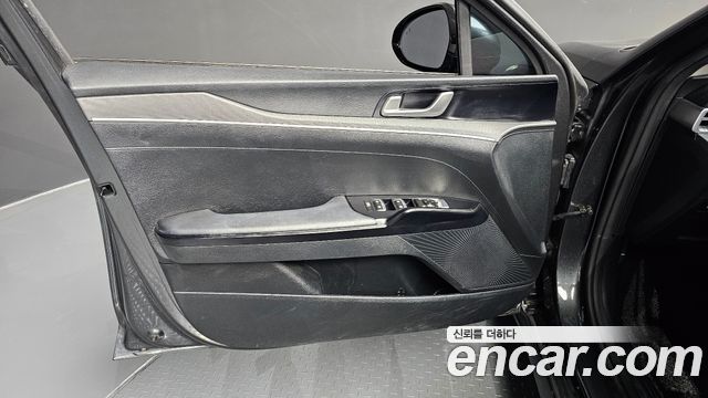 Kia K5 (III) 2.0 Prestige 2023 — фото 24