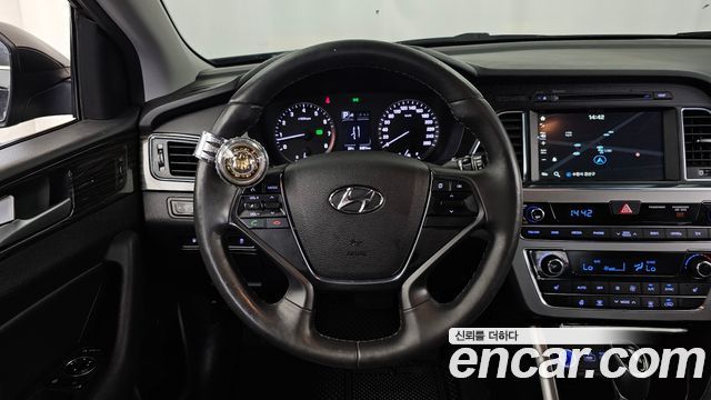 Hyundai Sonata (LF) 2.0 Smart 2017 — фото 13