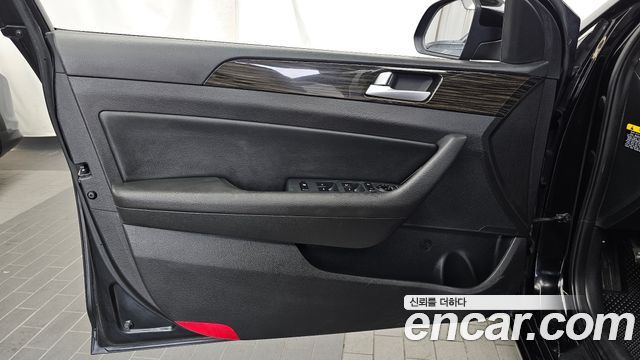 Hyundai Sonata (LF) 2.0 Smart 2017 — фото 24