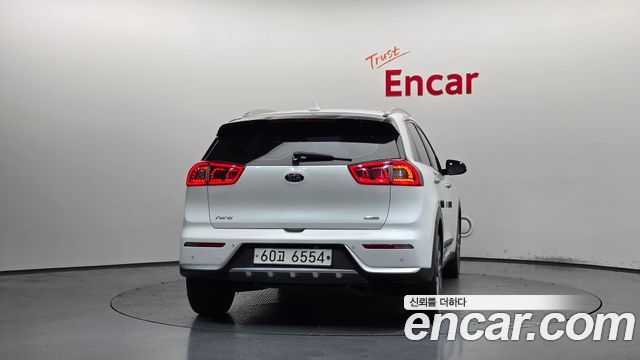 Kia Niro Prestige 2018 — фото 4