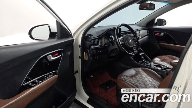 Kia Niro Prestige 2018 — фото 10