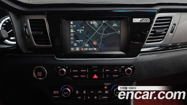 Kia Niro Prestige 2018 — фото 13