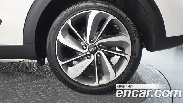 Kia Niro Prestige 2018 — фото 21