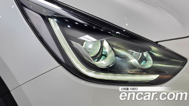 Kia Niro Prestige 2018 — фото 22