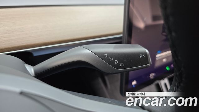 Tesla Model Y RWD 2025 — фото 9