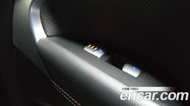 Genesis G70 2.0T Elite 2019 — фото 18